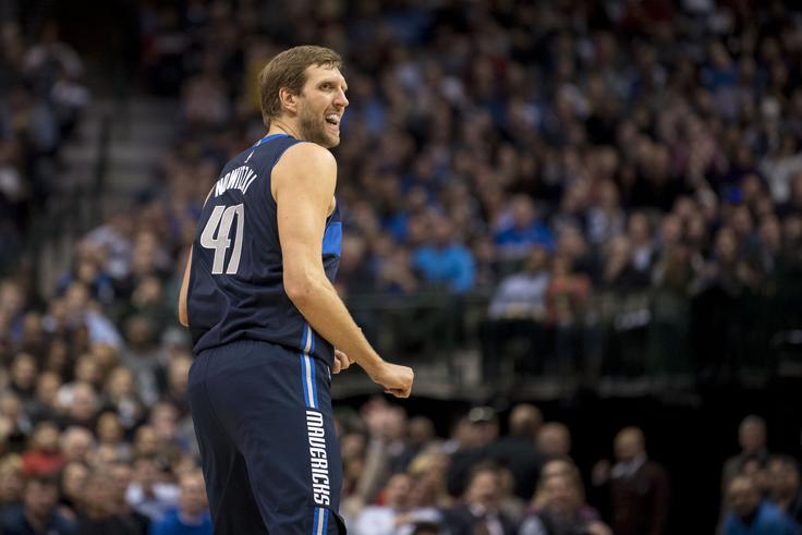 Dirk Nowitzki naj bi se na parket vrnil čez nekaj tednov. | Foto: Reuters