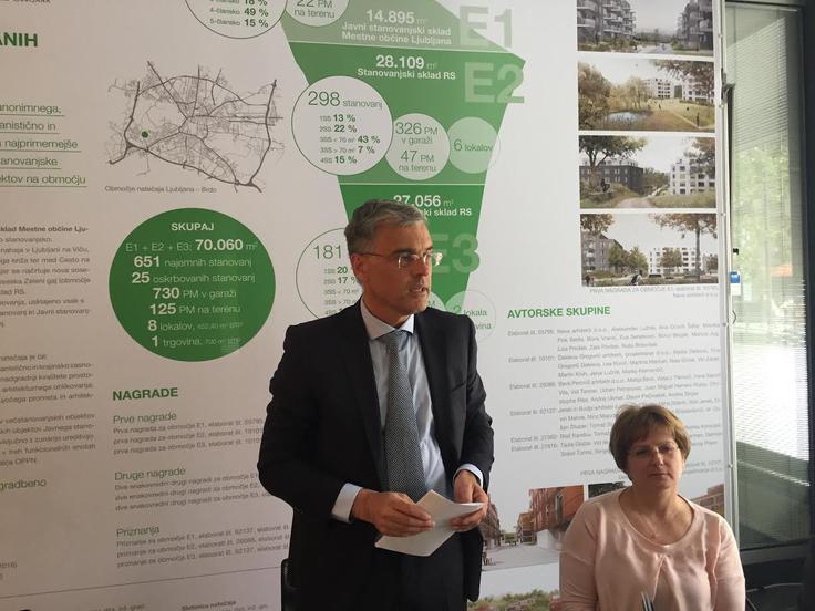 Stanovanjski sklad, ki ga vodi Črtomir Remec, je zadovoljen s potekom prodaje stanovanj v vzorčni hiši in vrstnih hiš. | Foto: Marko Rabuza