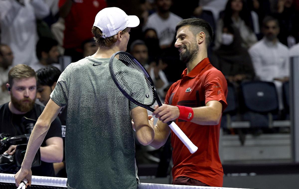 Jannik Sinner Novak Đoković | Novak Đoković je moral še drugič v nekaj dneh seči v roke Janniku Sinnerju. | Foto Reuters