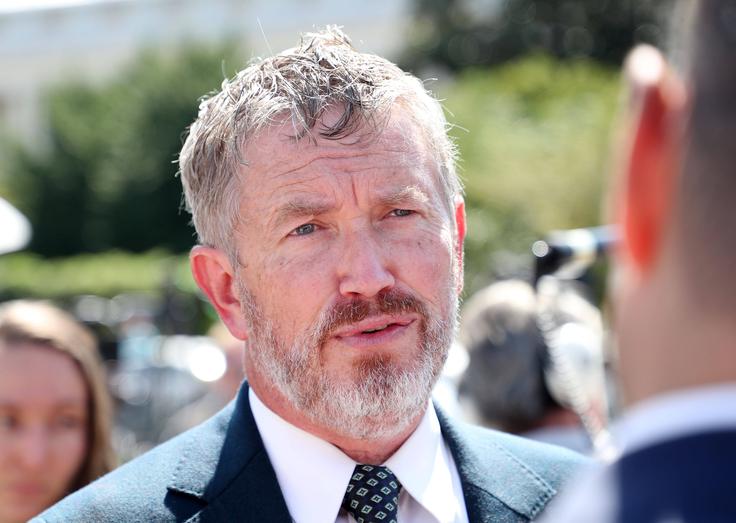 Massie je svoj nastop v oddaji Meet the Press Sunday zaključil z napovedjo, da bo resnica, ki jo po njegovih besedah med drugim poznata "on in Melania Trump", slej ko prej prišla na plan. | Foto: Guliverimage