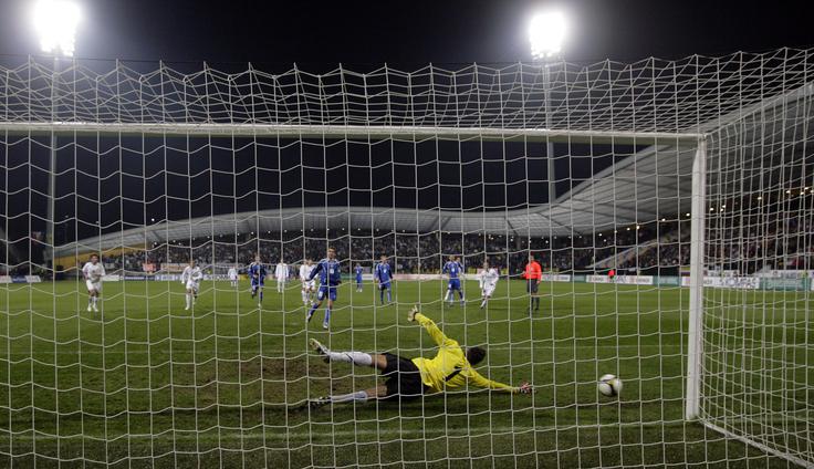 Matjaž Kek je že vodil Slovenijo proti Bosni in Hercegovini. Leta 2008 je v Ljudskem vrtu izgubil s 3:4. | Foto: Reuters
