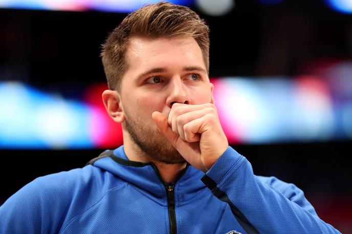 Luka Dončić | Luka Dončić je skupaj s soigralcem Dwigthom Powellm v težkih časih nagovoril ljudi. | Foto Getty Images