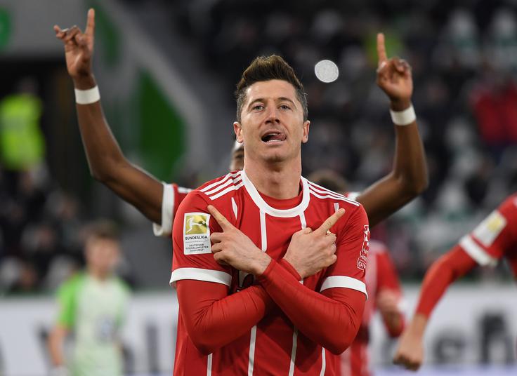 Vsaj 15 zadetkov je v tem letu v prvi ligi doseglo deset nogometašev. Za las so zaostali takšni velemojstri, kot so Poljak Robert Lewandowski (Bayern), Francoza Antoine Griezmann (Marseille) in Florian Thauvin (Marseille) ter Iranec Alireza Jahanbakhsh (AZ Alkmaar na Nizozemskem). Vsi so dali 14 zadetkov. | Foto: Reuters