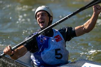 Anže Urankar se je s tekaškimi smučmi odpravil v središče Ljubljane #video