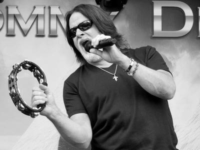 Umrl je Tommy DeCarlo, pevec skupine Boston