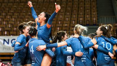 Kamničanke po hudem boju do zmage, Mariborčanke izgubile v Dalmaciji