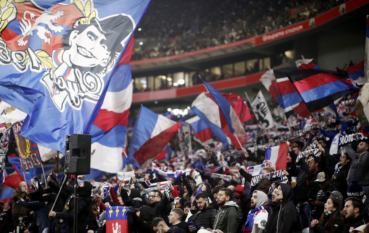 Lyon navijači | Lyon in drugoligaška ekipa iz Pariza sta bili izločeni in pokalnega tekmovanja. Vzrok? Navijaški izgredi. | Foto Guliverimage