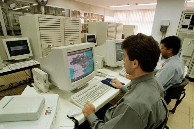 Na več kot pol stoletja starem programskem jeziku COBOL je po raziskavi medija Computerworld še pred dvajsetimi leti temeljilo več kot 80 odstotkov velikih poslovnih računalniških sistemov. Danes je delež od 50- do 60-odstoten. | Foto: Reuters
