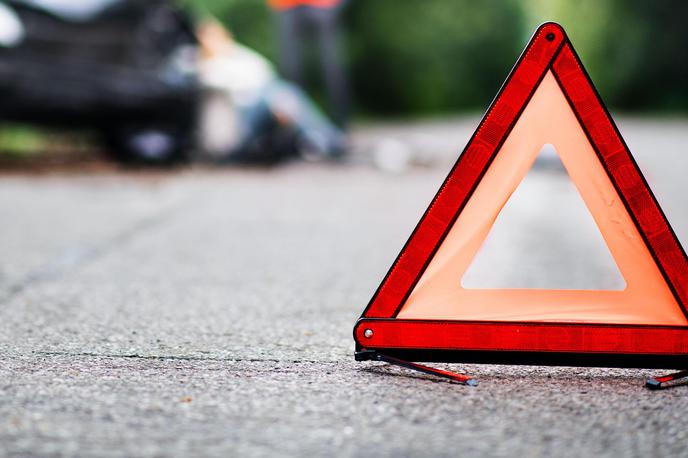 Prometna nesreča | Voznik tovornega vozila je v križišču z eno izmed ulic zavijal desno, trčil v kolesarja in ga povozil. Slika je simbolična. | Foto Getty Images