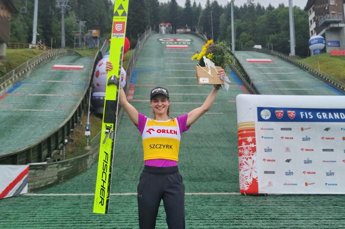 Nika Križnar | Nika Križnar je zmagala še na peti tekmi poletnega grand prixa in potrdila skupno zmago. | Foto SloSki