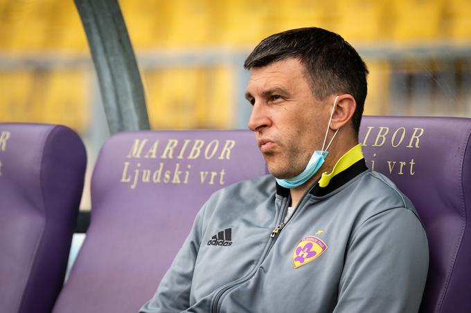 Sergej Jakirović je na peti tekmi v vlogi trenerja Maribora prišel do četrte zmage. | Foto: Blaž Weindorfer/Sportida