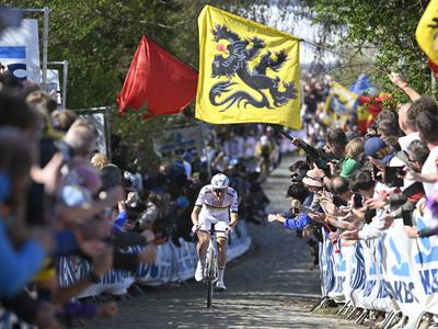 Pogačar in še pet Slovencev (enega čaka ognjeni krst) v pričakovanju spektakla