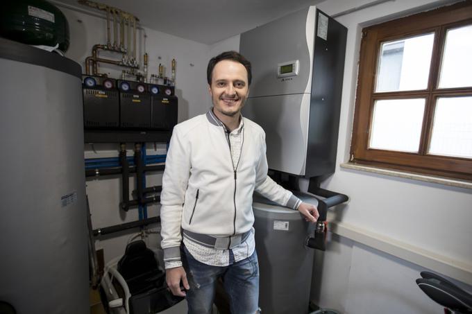 Blaž Švab se je odločil, da se znebi starega in potratnega ogrevalnega sistema – peči na kurilno olje – in ga zamenja z novo, naprednejšo tehnologijo – toplotno črpalko. | Foto: 