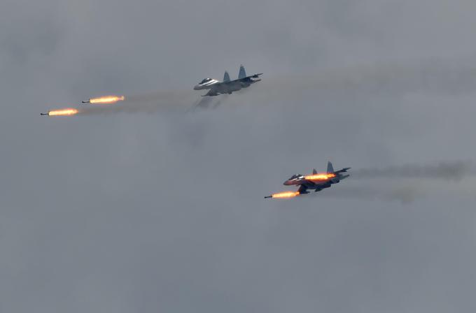 Ruskega lovca Su-30 so Ukrajinci s pomorskim dronom sestrelili nad Črnim morjem.  | Foto: Guliverimage
