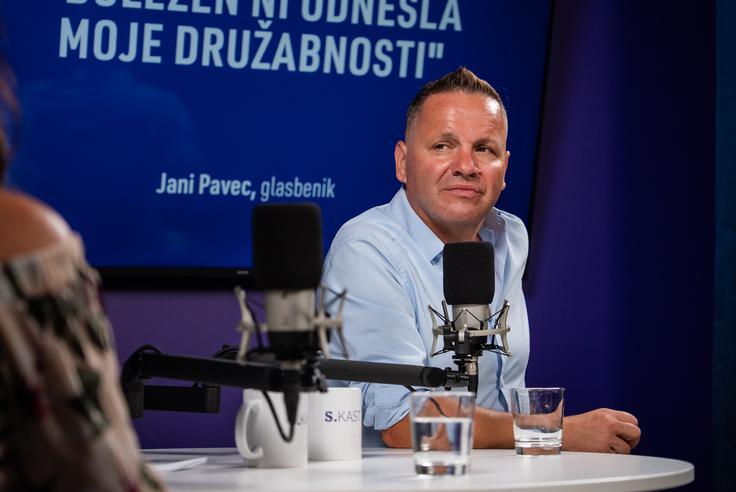 "Za tvoje domače je najtežje. Žena je morala vse prevzeti," je povedal Jani in dodal: "Če ne bi bilo družine, danes ne bi sedel tukaj." | Foto: Luka Petrič