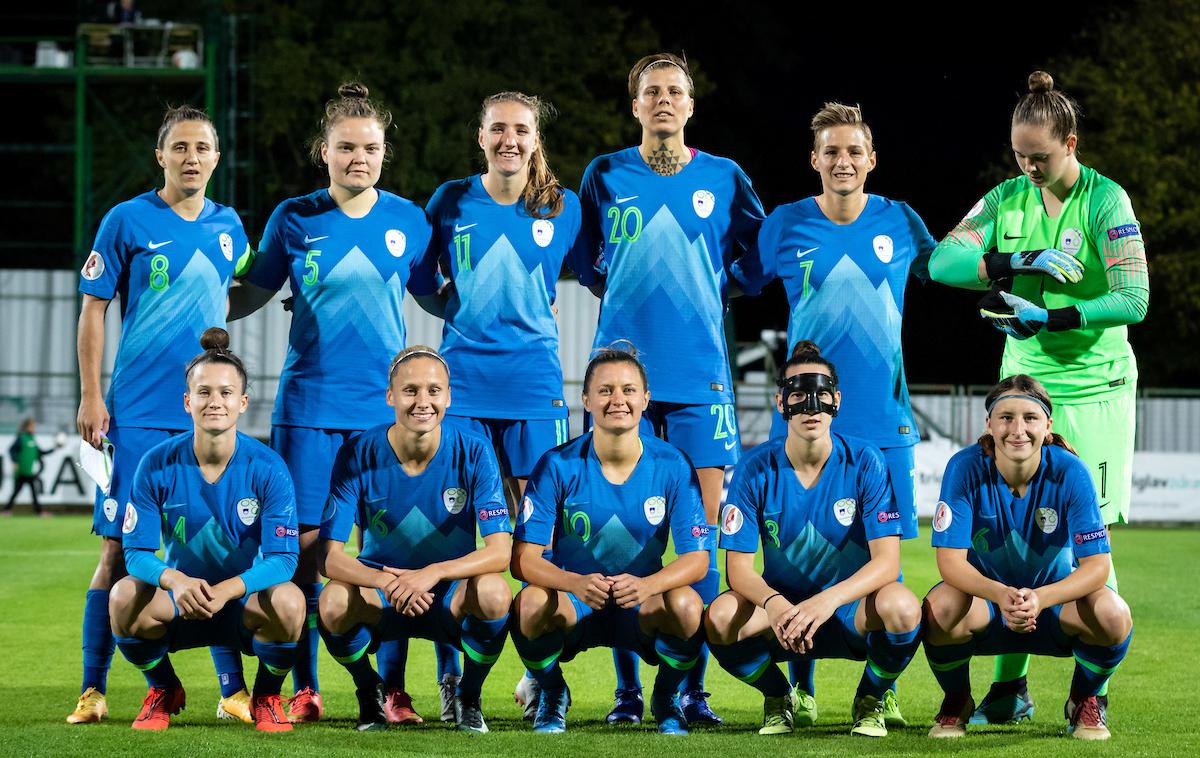Slovenska ženska nogometna reprezentanca | Slovenske nogometašinje so v kvalifikacijah za EP doma izgubile z Rusinjami (0:1), nato nadigrale Kosovo (5:0), namučile evropske prvakinje Nizozemke (2:4), v gosteh napolnile mrežo Turčije (6:1), ostale praznih rok na Nizozemskem (1:4) in premagale Kosovo (3:0). | Foto Blaž Weindorfer/Sportida