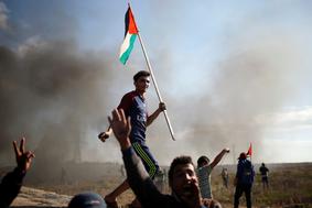 V protestih zaradi Jeruzalema ubit Palestinec #video
