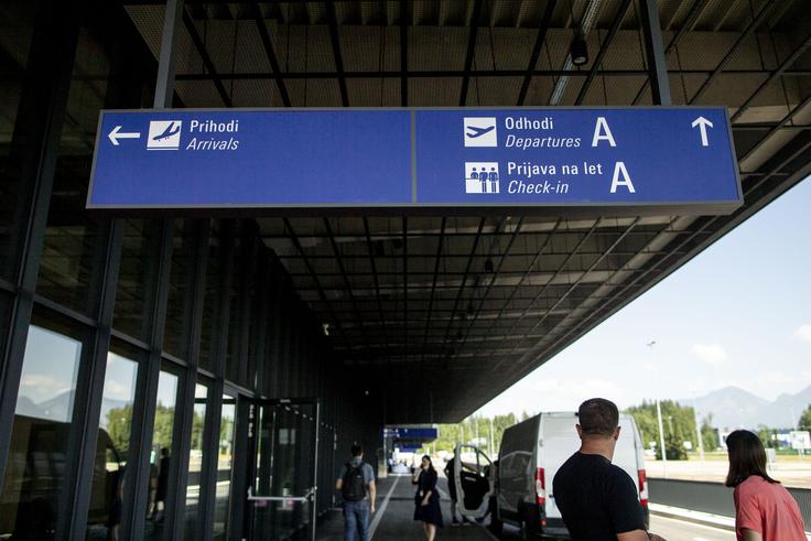 Nov potniški terminal ima oznako A, dozdajšnji pa prevzema oznako B. | Foto: Ana Kovač