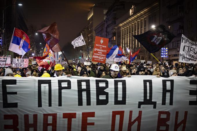 Demonstranti so se v eno množico združili po tem, ko so tisoči prišli iz ulice kneza Miloša, bulvarja kralja Aleksandra in s trga Nikole Pašića. | Foto: Ana Kovač