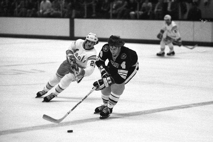 Bobby Orr | Bobby Orr (številka štiri) je 2. aprila leta 1969 doživel svoj prvi in edini nokavt v ligi NHL. | Foto Guliverimage