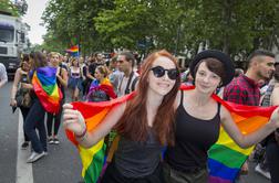 Francija: zelena luč za umetno oploditev istospolnih in samskih žensk