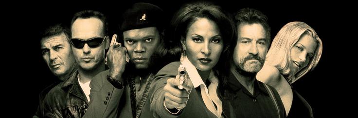 Tarantinova odlična predelava romana Rumov punč Elmorja Leonarda spremlja stevardeso v srednjih letih (Pam Grier), ki za preprodajalca orožja (Samuel L. Jackson) čez mehiško mejo tihotapi denar. Ko jo pri tem zalotita FBI-jeva agenta, ji ponudita priložnost za sodelovanje in izhod iz godlje. • V torek, 13. 11., ob 23.25 na Cinemaxu 2.* │ Tudi na HBO OD/GO.

 | Foto: 