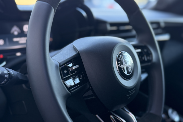 Lahko Trumpove carine sprožijo prodajo Alfe Romeo in Maseratija?