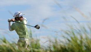 Oosthuizen z jeklenimi živci še vedno na vrhu