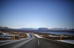 Na Islandiji pri padcu vozila z mostu trije mrtvi