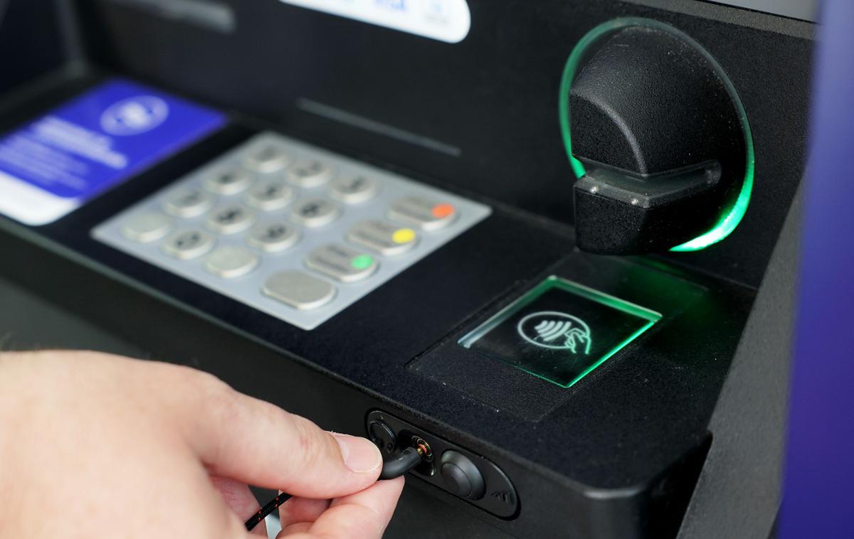 Bankomat. | Nastalo je za več tisoč evrov materialne škode. Fotografija je simbolična. | Foto STA