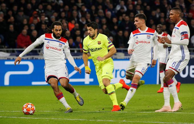 Nogometaši Lyona so v torek 32-letnemu Južnoameričanu preprečili, da bi se veselil zadetka v Franciji. | Foto: Reuters