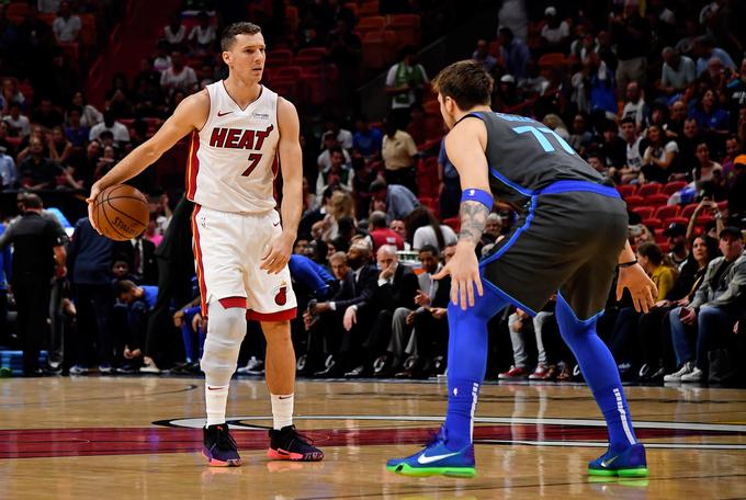 Dragić in Dončić sta si na dozdajšnjih treh medsebojnih tekmah NBA nasproti stala le enkrat, in sicer marca lani v Miamiju, ko je Dragić s soigralci zmagal s 105:99. | Foto: Reuters