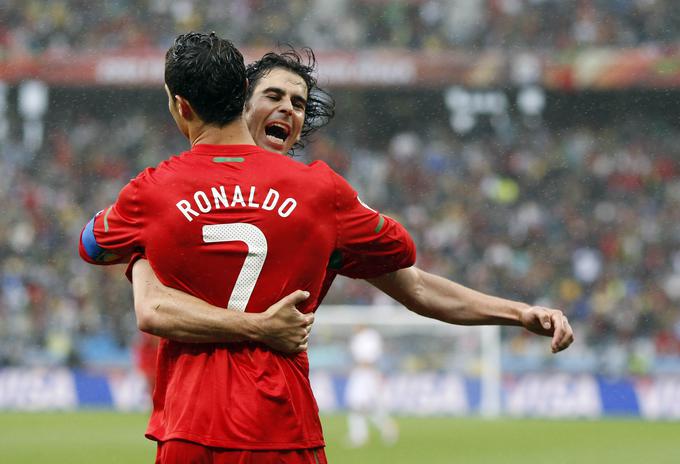 Portugalska je za najvišjo zmago na prvenstvu poskrbela proti Severni Korej (7:0). Kot zadnji se je med strelce vpisal tudi Cristiano Ronaldo. Portugalci na preostalih treh tekmah na SP 2010 niso dosegli niti zadetka. | Foto: Reuters