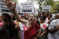 V Indiji pet aretacij zaradi posilstva in umora najstnic
