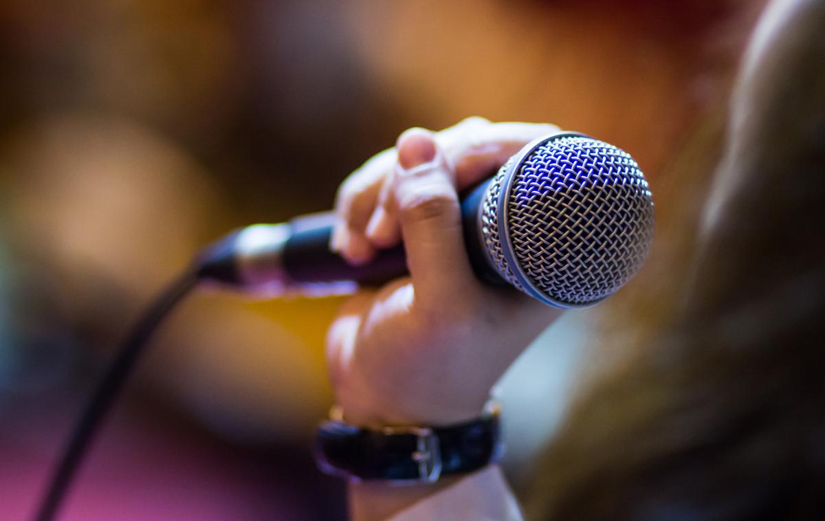 mikrofon, petje | Foto Thinkstock