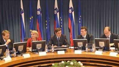 SDS prevzela prvo mesto