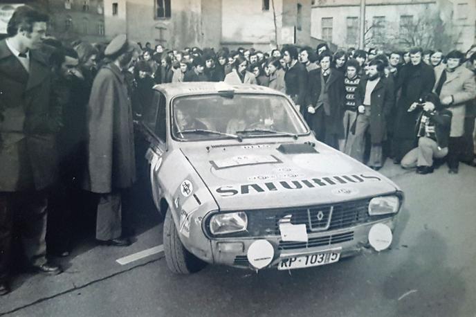 Aleš Pušnik | Leta 1975 in uvodna etapa relija Monte Carlo spet skozi Slovenijo. S štartno številko 44 v renaultu 12 gordini Aleš Pušnik in sovoznik Rok Freyer. | Foto osebni arhiv