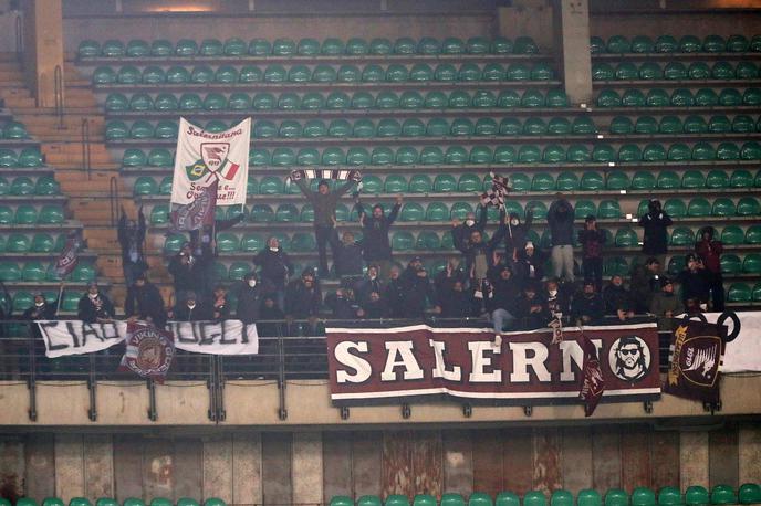 Salernitana - navijači | Navijači Salernitane si lahko oddahnejo. Za zdaj, saj v Serie A zasedajo zadnje mesto. | Foto Guliverimage