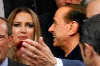 Novi posnetki o domnevnem Berlusconijevem seksu s prostitutko