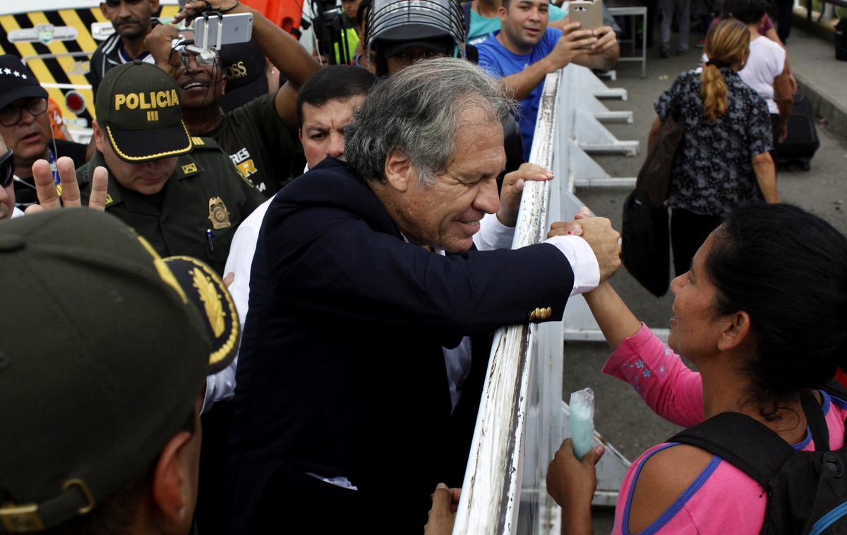 Venezuela | Luis Almagro v Cacuti, kjer se je srečal z begunci iz Venezuele. | Foto Reuters