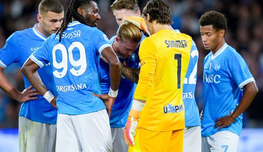 Napoli z zmago na derbiju na prvo mesto, a zmaga ima grenak priokus.