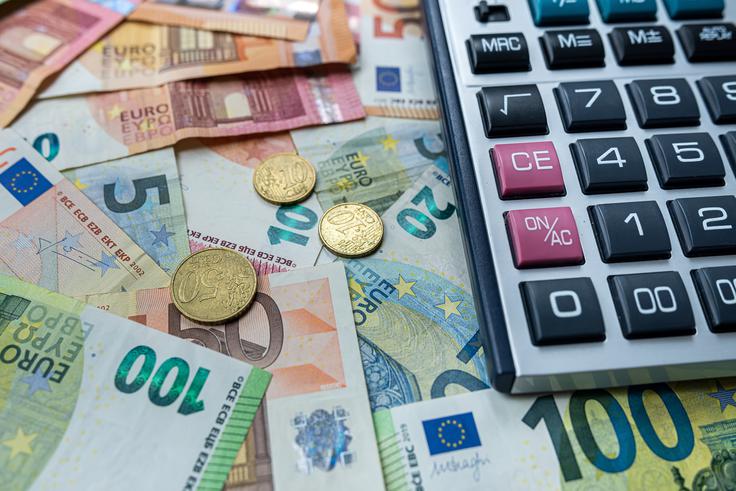 Nova ponudba pomeni pomemben korak naprej za slovenski trg. Z vključitvijo globalnih upravljavcev, kot so BlackRock, Fidelity, Amundi, J. P. Morgan, PIMCO in drugi, UniCredit slovenskim vlagateljem prvič omogoča vstop v svet naložbenih rešitev, ki so bile doslej pogosto dostopne le institucionalnim ali velikim vlagateljem.  | Foto: Shutterstock