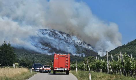 Civilna zaščita zaradi požara na Krasu aktivirala državni načrt zaščite in reševanja