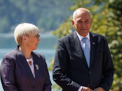 Nataša Pirc Musar se strinja z Janezom Janšo: Donald Trump mora priti v Slovenijo