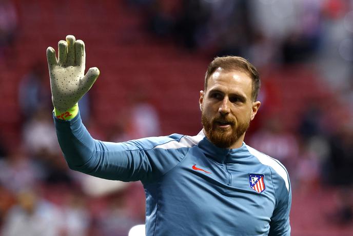 Oblak vse bližje priznanju, poraz prvakov