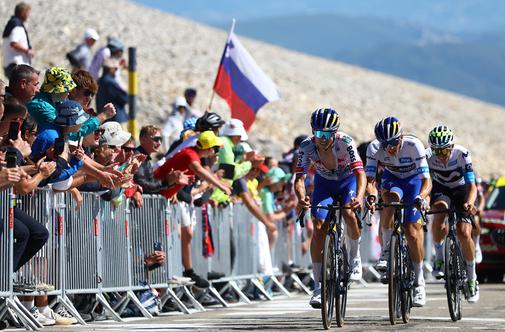 Dogajanje pri Rogličevih še odzvanja: "Primož se je celo obračal nazaj in mu vzklikal spodbudne besede"