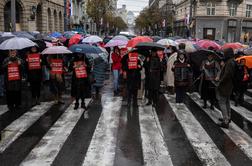 V Novem Sadu začeli zaslišanja osumljencev zaradi nesreče na železniški postaji