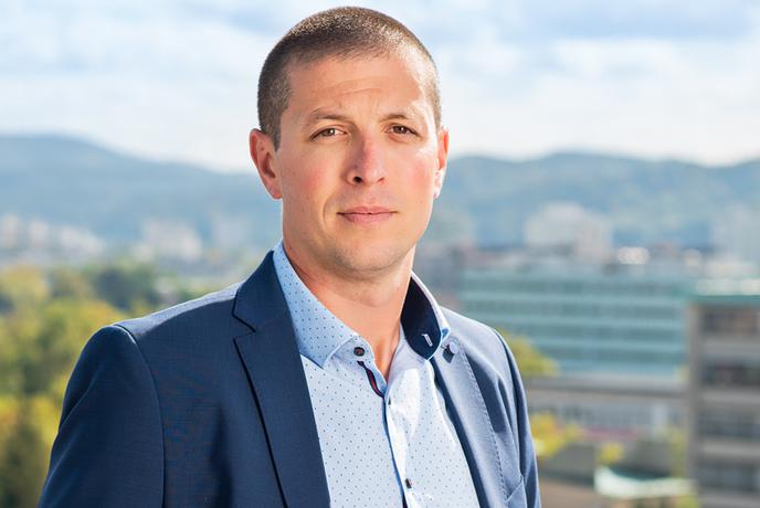 Direktor GEN-i Sonce v Romuniji priprt zaradi prejemanja podkupnine