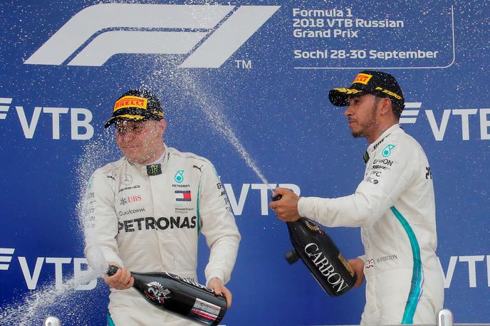 Lewis Hamilton | Lewis Hamilton je v Sočiju prišel do zmage, potem ko ga je predse spustil moštveni kolega Valtteri Bottas. | Foto Reuters