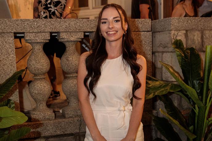 Klara Jazbec | Pevko Klaro Jazbec smo spoznali leta 2013 v oddaji Je Bella Cesta, ki jo je vodil Klemen Slakonja. | Foto Mediaspeed